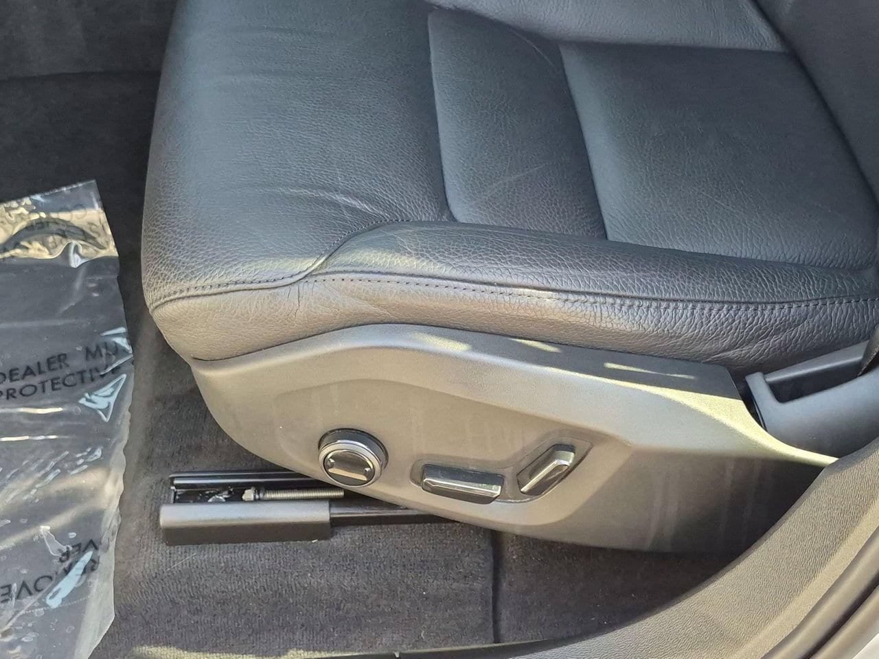 Certified 2024 Volvo XC60 B5 Plus AWD/4WD image 22