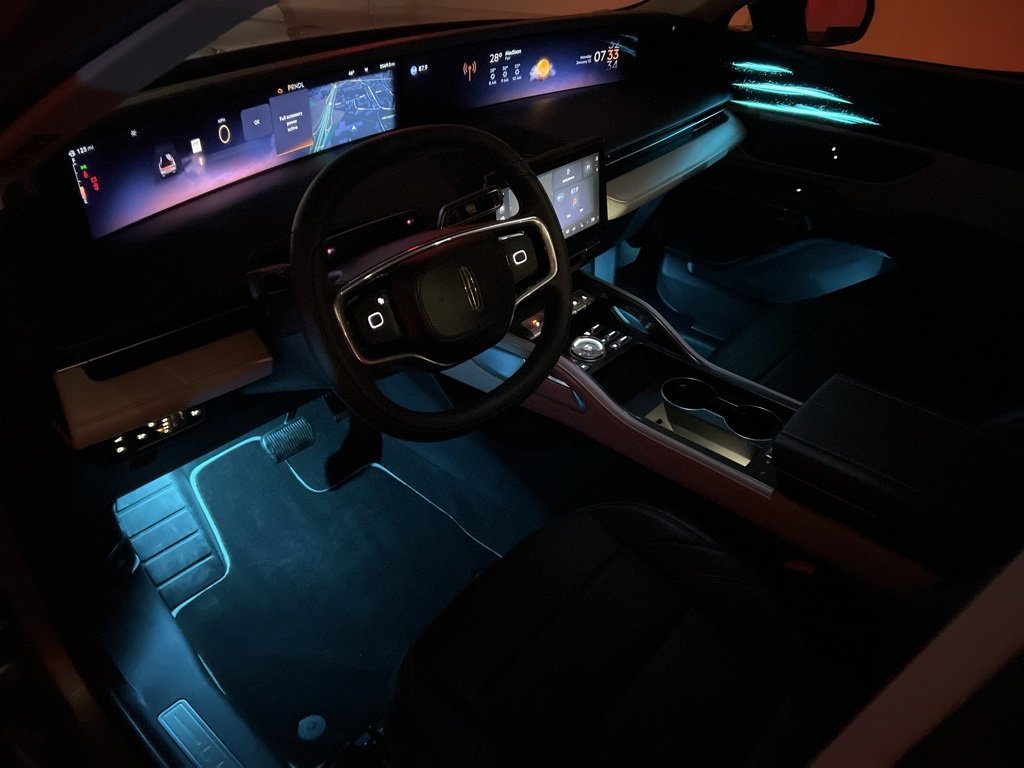 Certified 2025 Lincoln Nautilus Reserve image 9