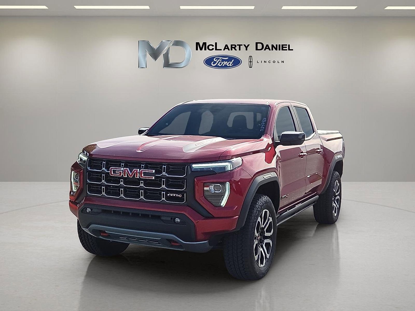 Used 2025 GMC Canyon AT4 w/ Nightfall Edition AWD/4WD image 2