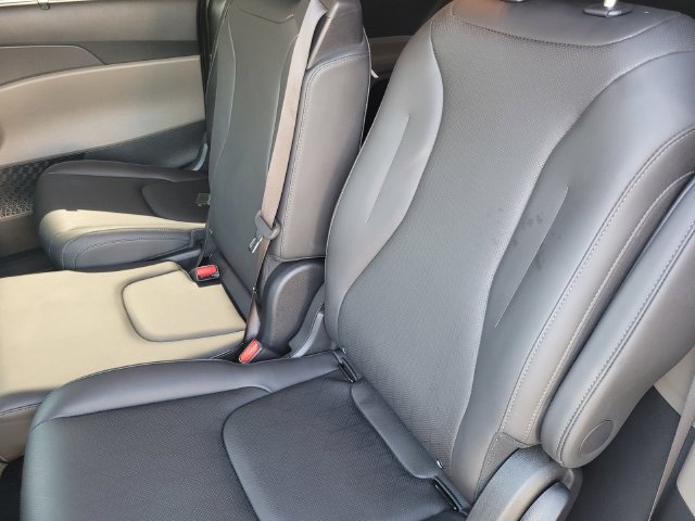 Used 2026 Kia Carnival EX FWD image 13
