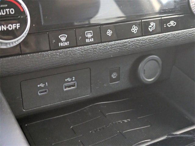 Used 2024 Mitsubishi Outlander FWD image 23