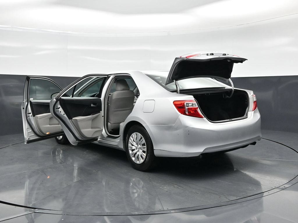 Used 2014 Toyota Camry LE FWD image 27