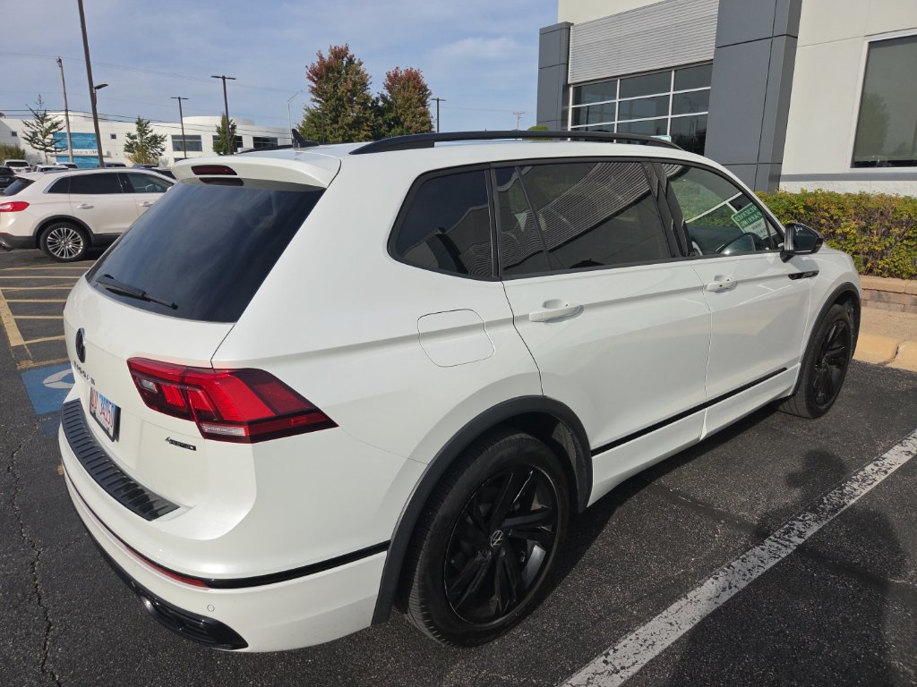 Used 2023 Volkswagen Tiguan SE R-Line AWD/4WD image 6