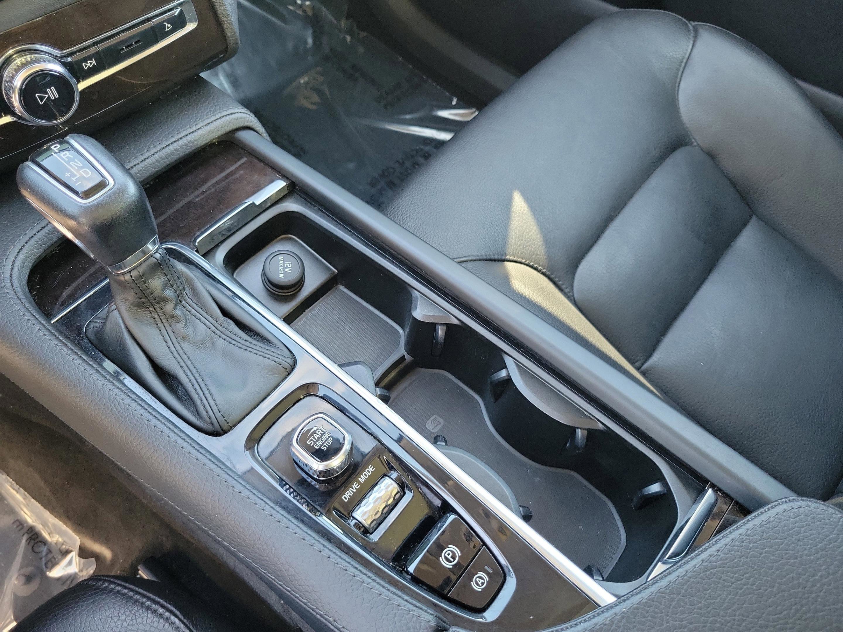 Used 2019 Volvo XC90 T6 Momentum w/ Protection Package Premier image 25