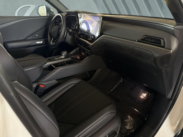 Certified 2026 Lexus TX 500h AWD w/ Technology Package image 25