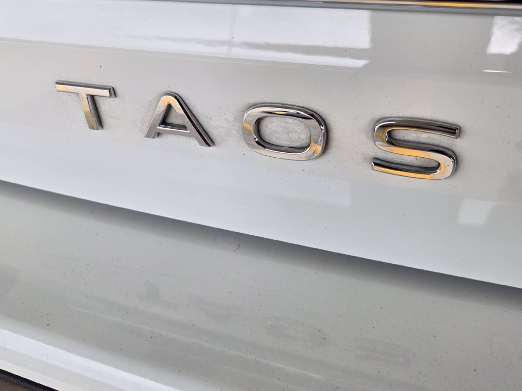 Certified 2024 Volkswagen Taos SE w/ Panoramic Sunroof Package FWD image 15