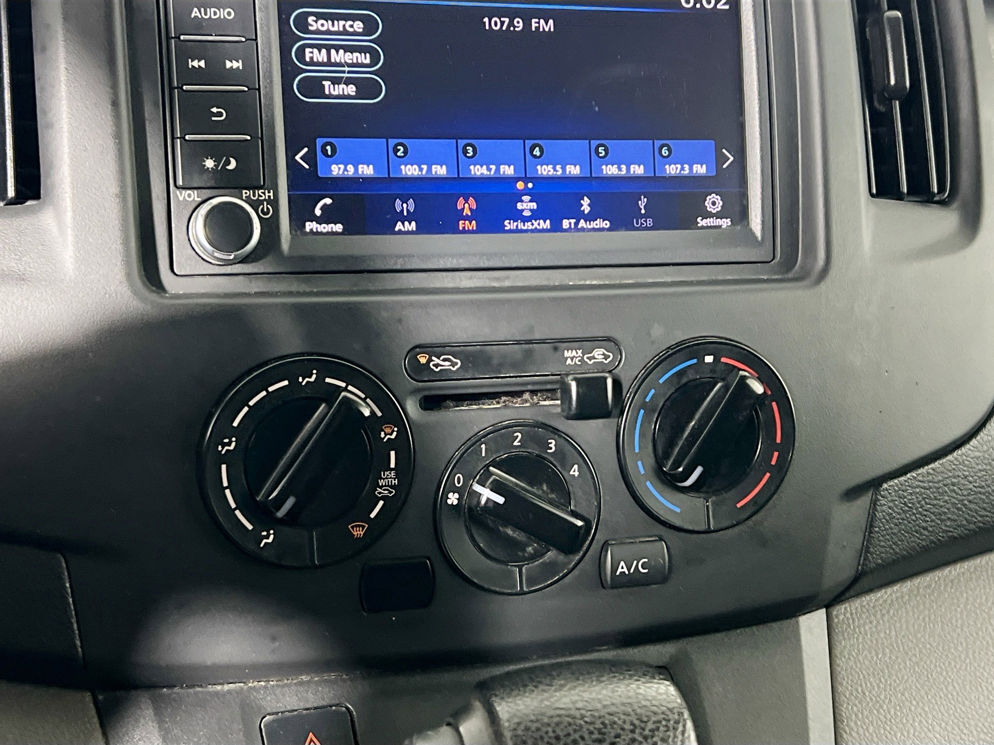 Used 2020 Nissan NV200 S FWD image 25