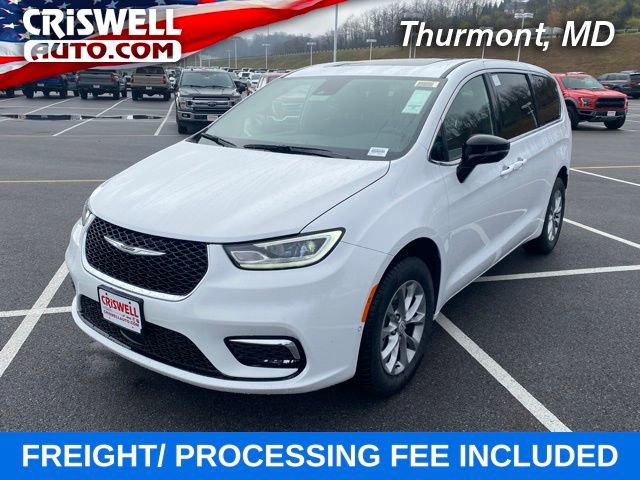 New 2026 Chrysler Pacifica Limited w/ Uconnect Theater Family Group