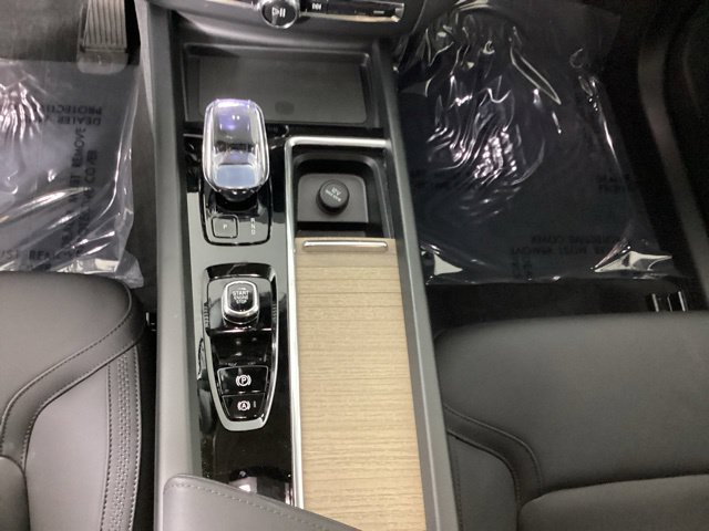 Used 2026 Volvo XC60 B5 Plus w/ Protection Package Premier AWD/4WD image 16