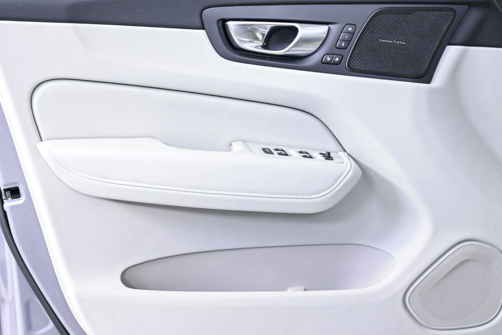 New 2026 Volvo XC60 B5 Ultra w/ Climate Package AWD/4WD image 6