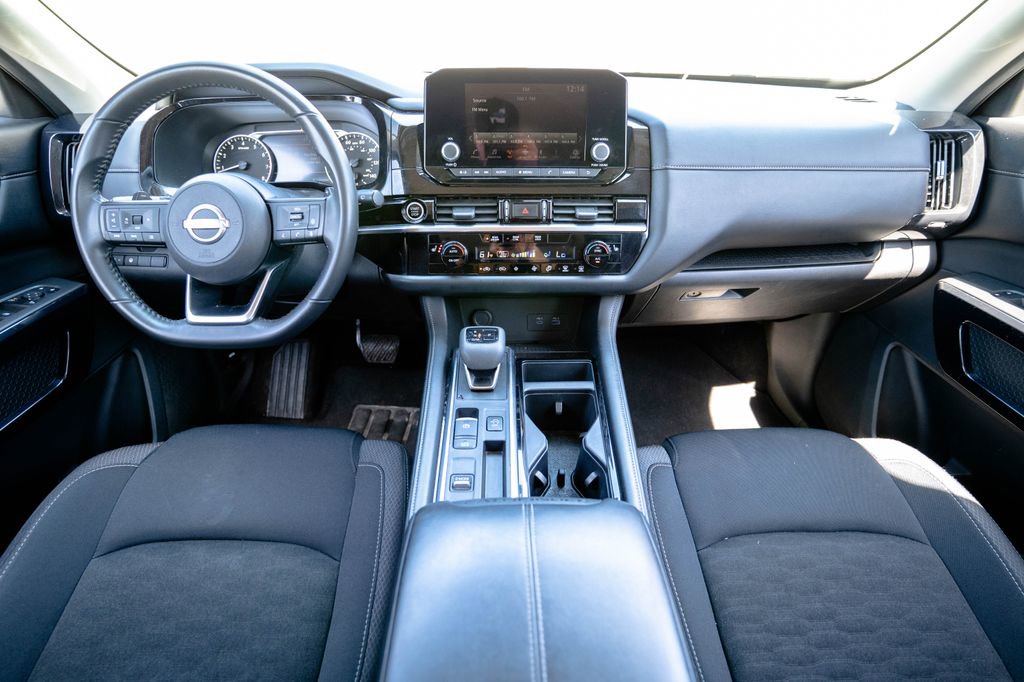 Used 2024 Nissan Pathfinder SV FWD image 12