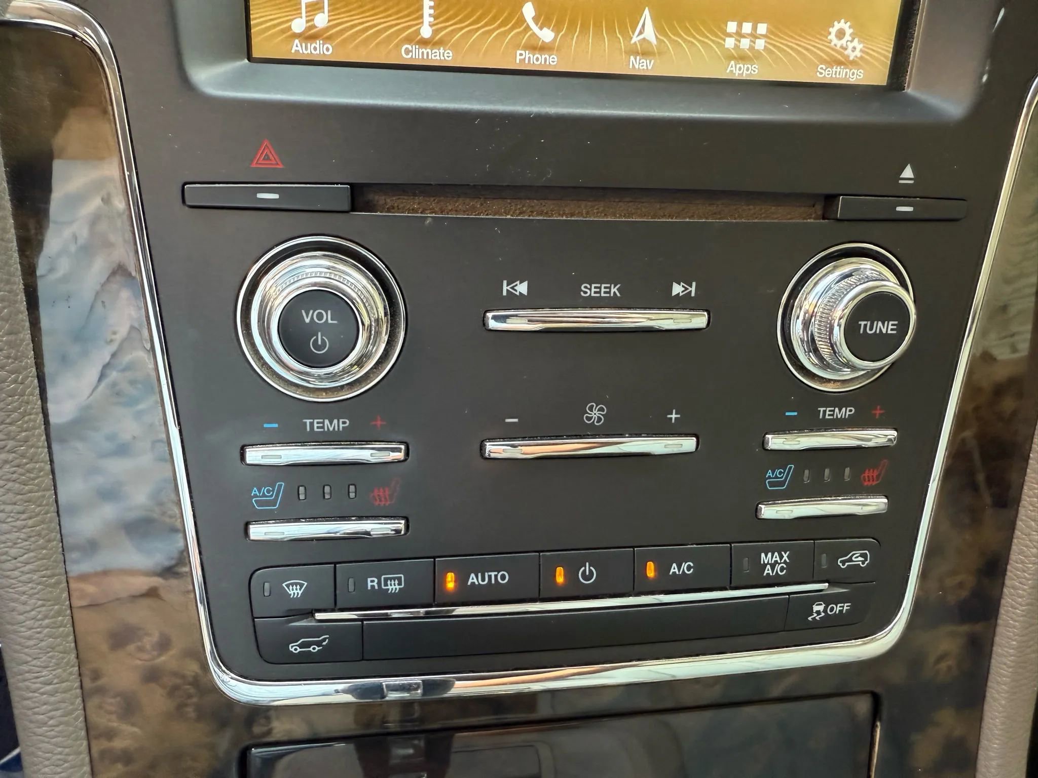 Used 2016 Lincoln Navigator Select image 16