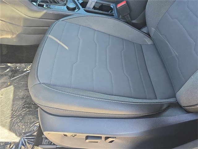 Used 2025 Volkswagen Taos SE image 18