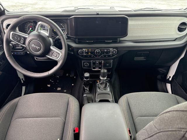 Used 2025 Jeep Wrangler Unlimited Sahara w/ Safety Group image 19