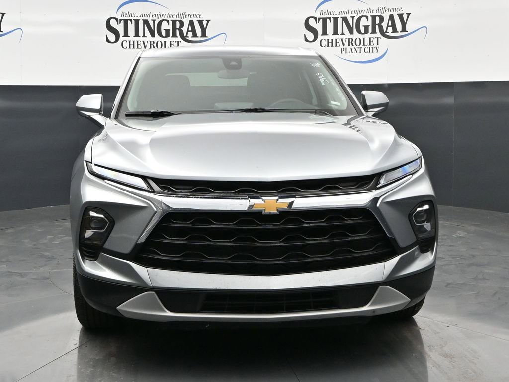 Used 2025 Chevrolet Blazer LT image 2