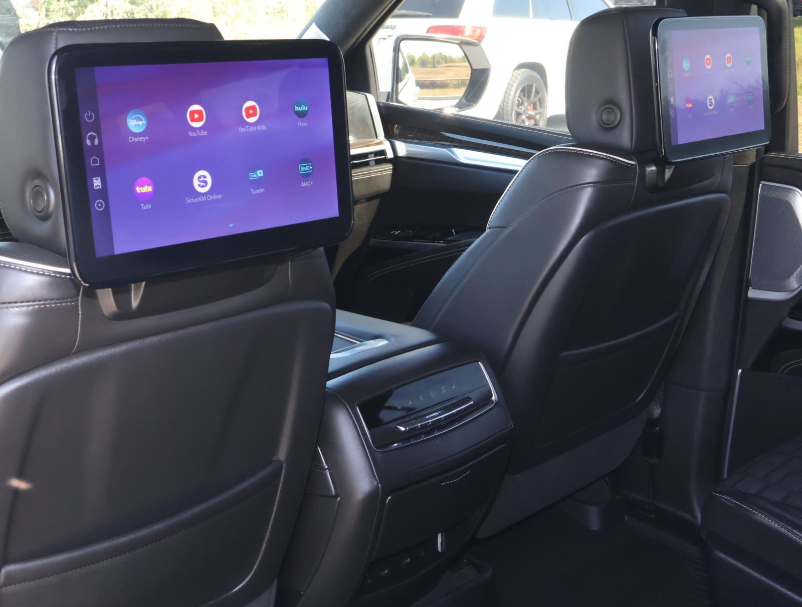 Certified 2025 Cadillac Escalade ESV Sport Platinum w/ LPO, ONYX Package AWD/4WD image 18