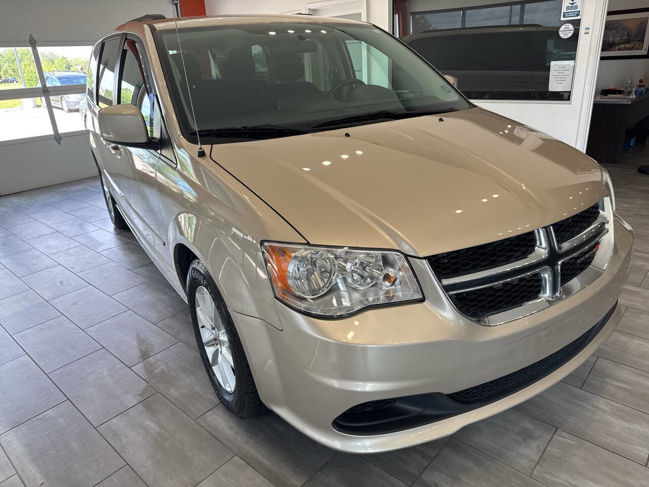Used 2016 Dodge Grand Caravan SXT w/ Rear Park Assist Package FWD image 5
