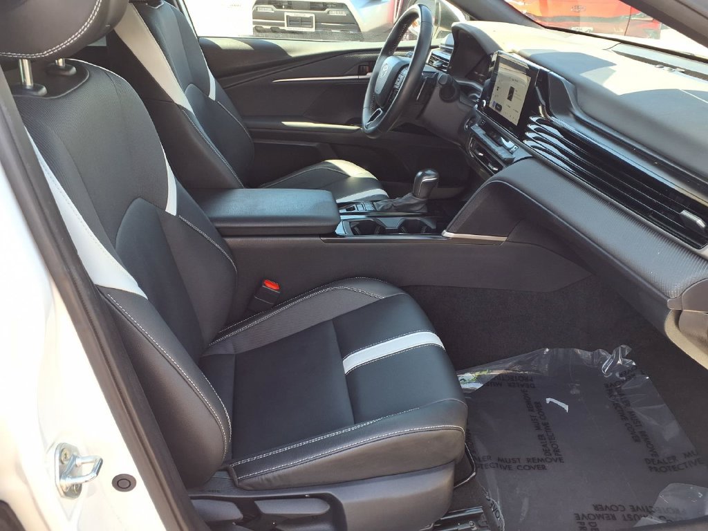 Used 2025 Toyota Camry SE FWD image 35