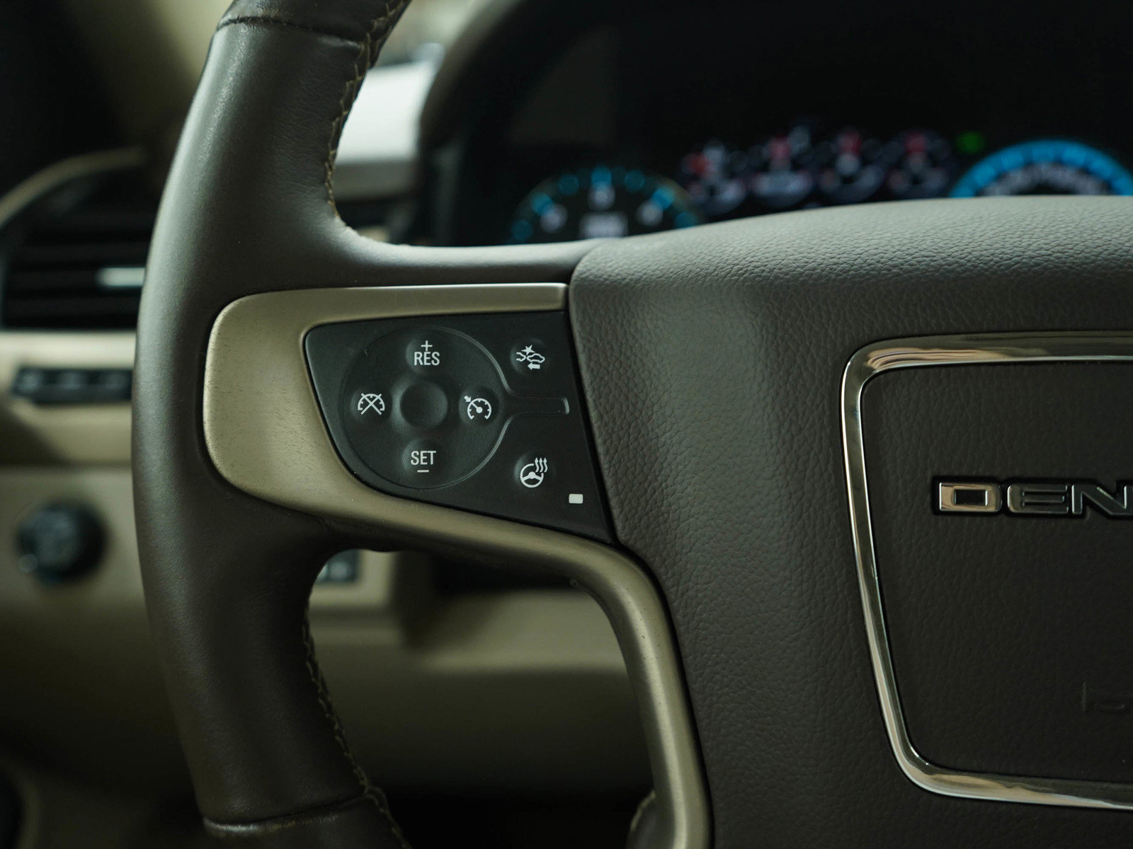 Used 2017 GMC Yukon Denali w/ Open Road Package image 26