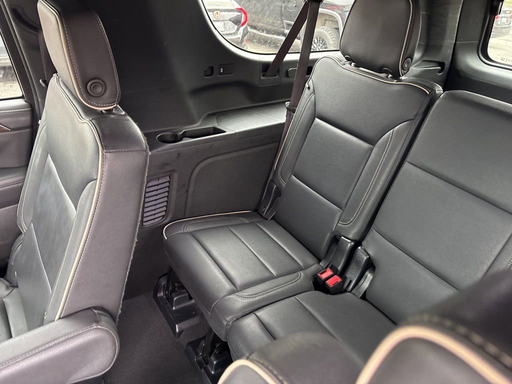 Used 2023 Chevrolet Suburban Premier image 22