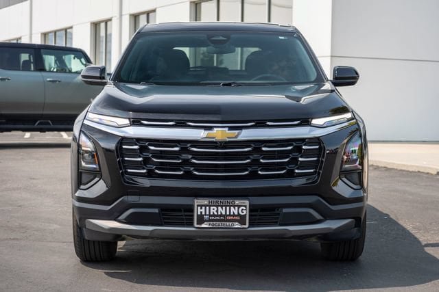 Used 2025 Chevrolet Equinox LT AWD/4WD image 2