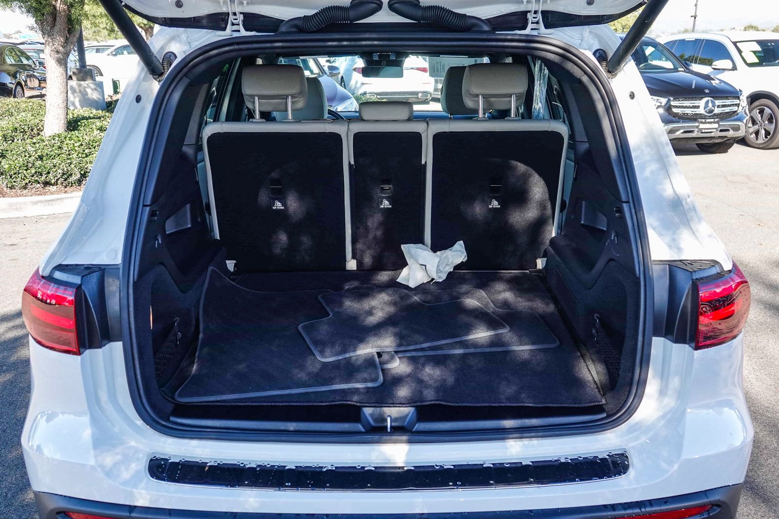 Used 2024 Mercedes-Benz EQB 350 4MATIC SUV image 26