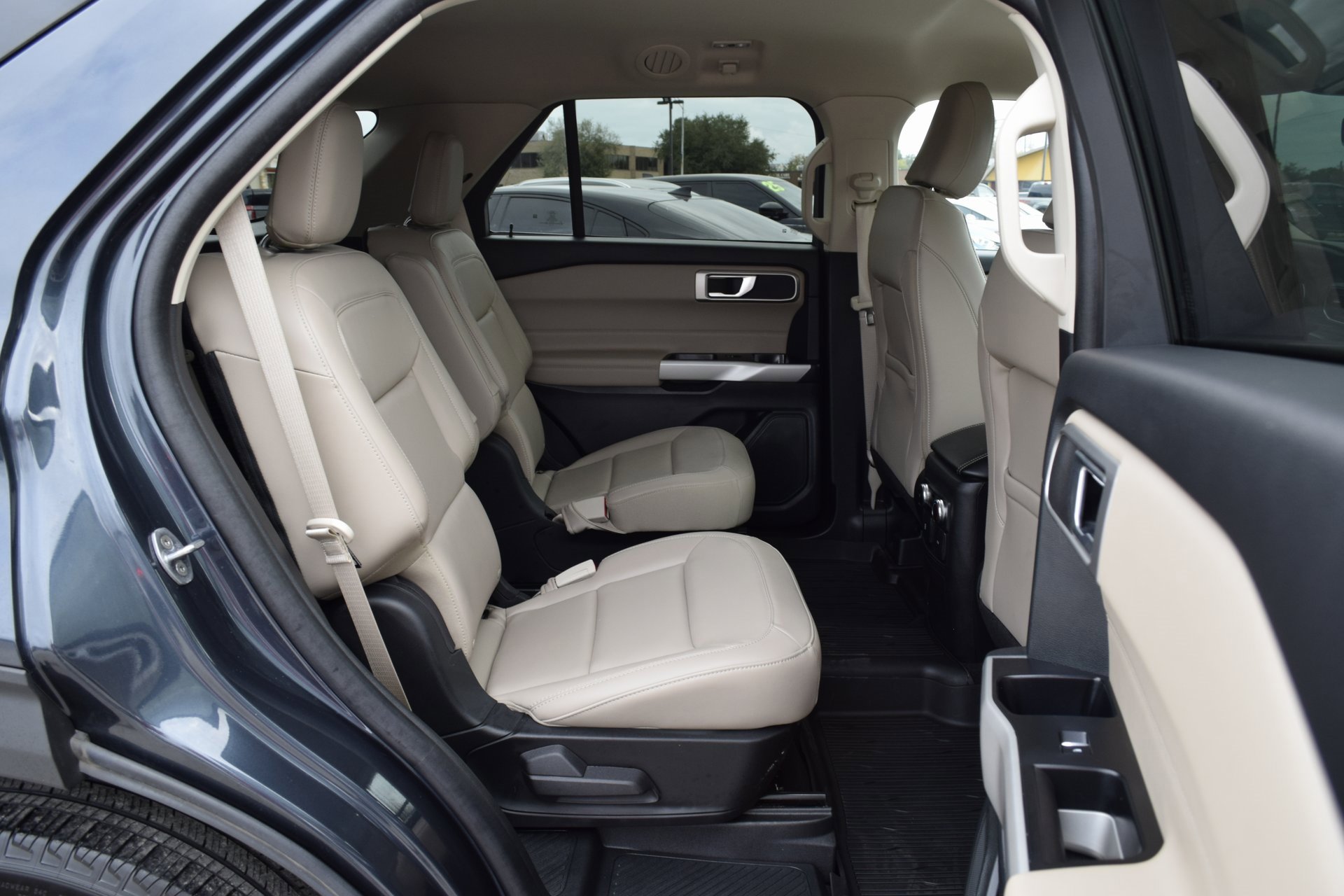 Used 2023 Ford Explorer XLT w/ Equipment Group 202A image 24