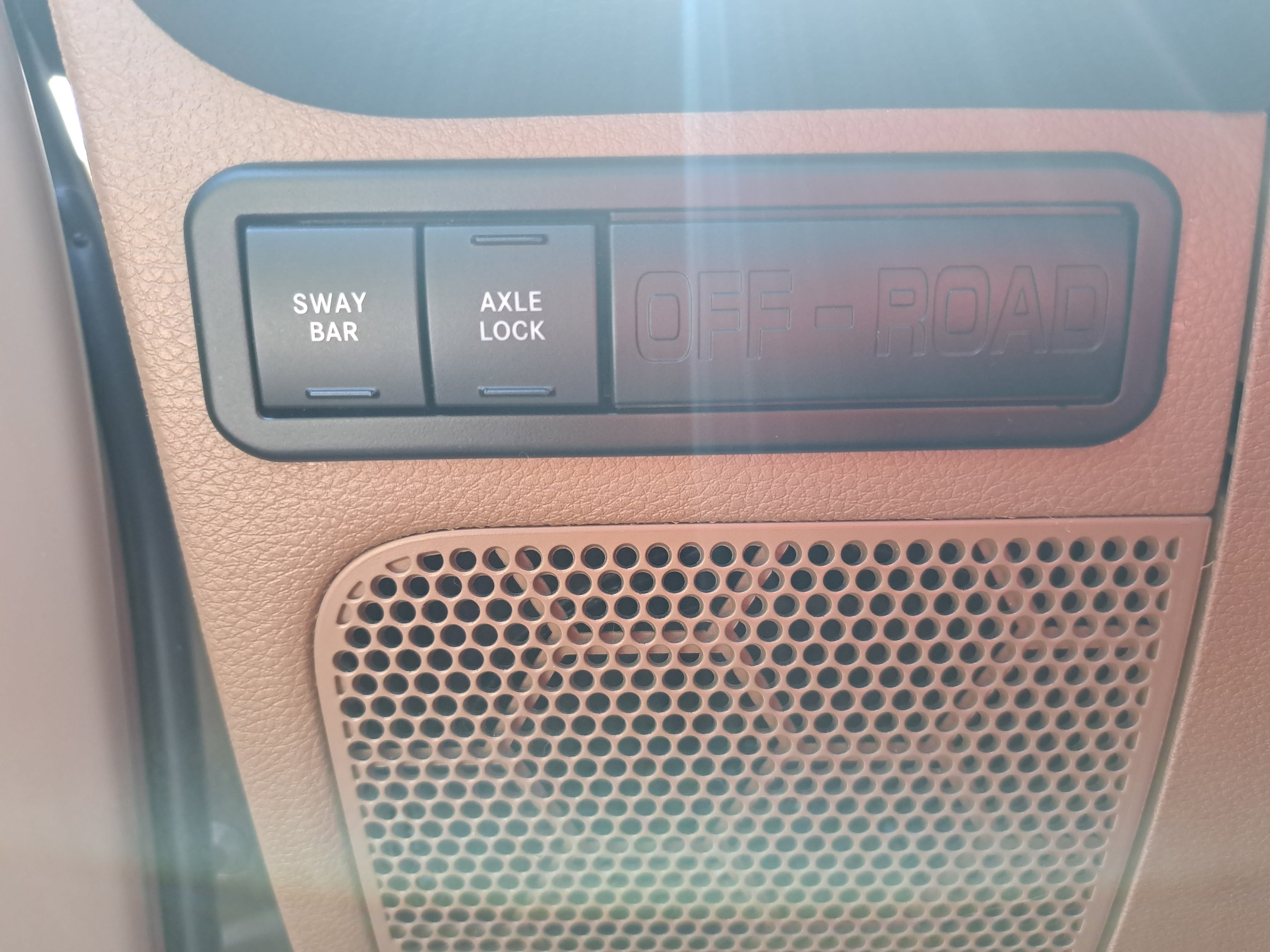 Used 2016 Jeep Wrangler Unlimited Rubicon w/ Connectivity Group image 23