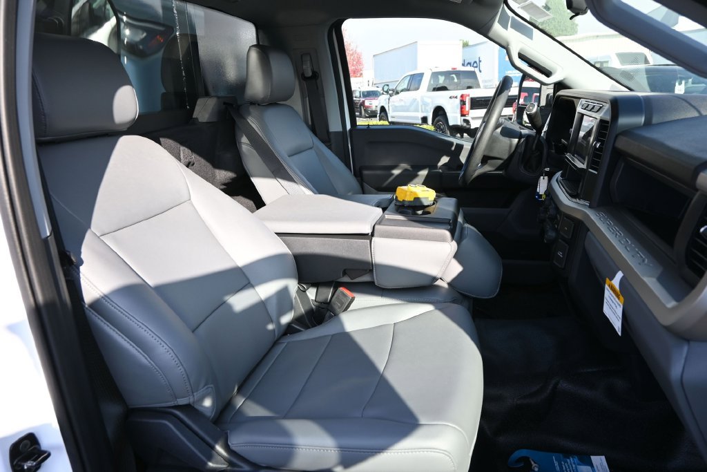 New 2024 Ford F350 XL w/ XL Chrome Package RWD image 32