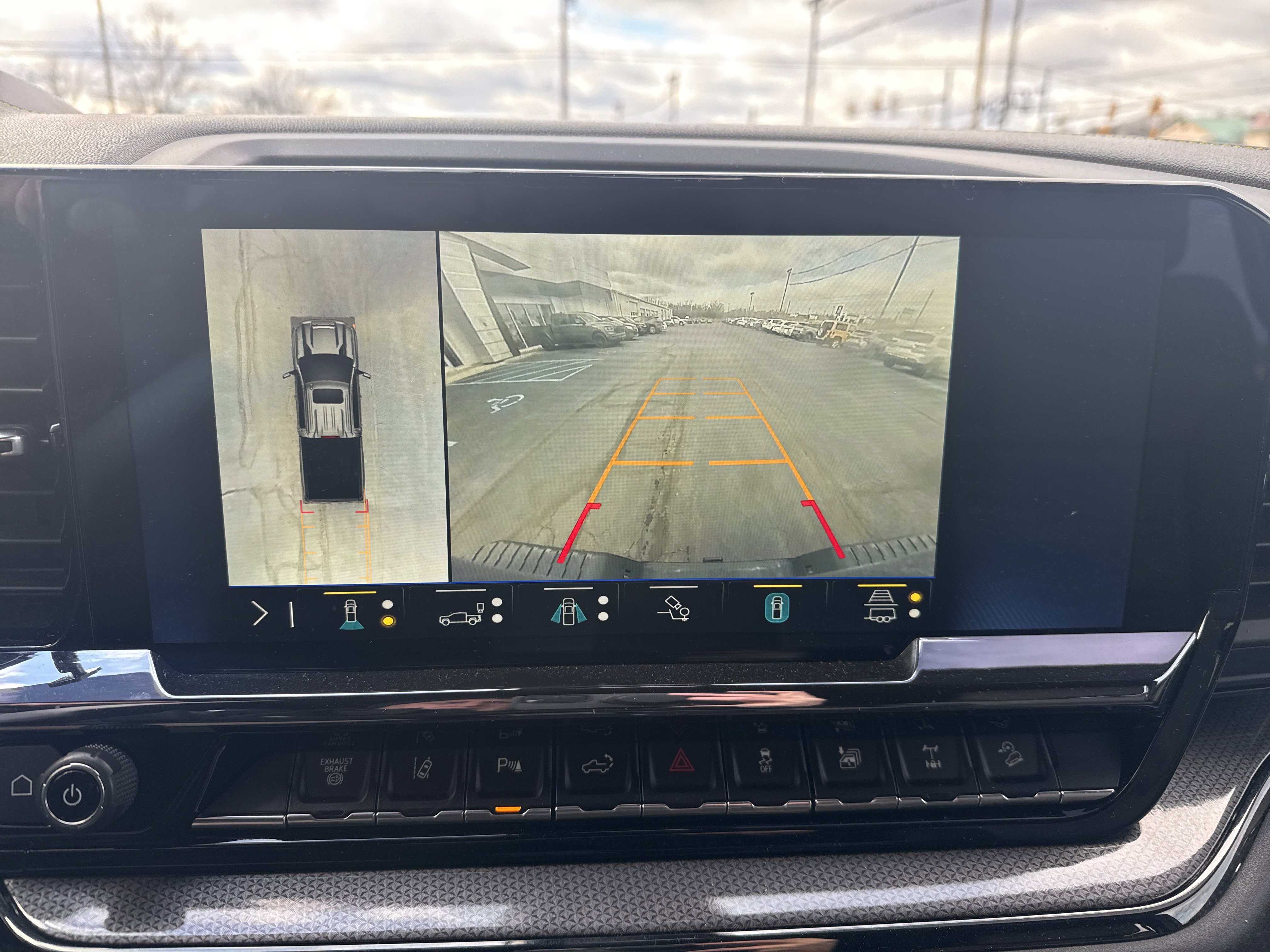 Used 2024 Chevrolet Silverado 2500 ZR2 w/ Technology Package image 26