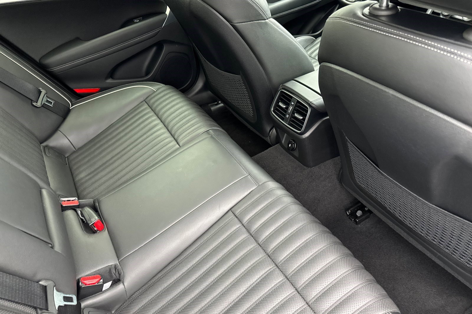 Used 2019 Genesis G70 3.3T Advanced image 32