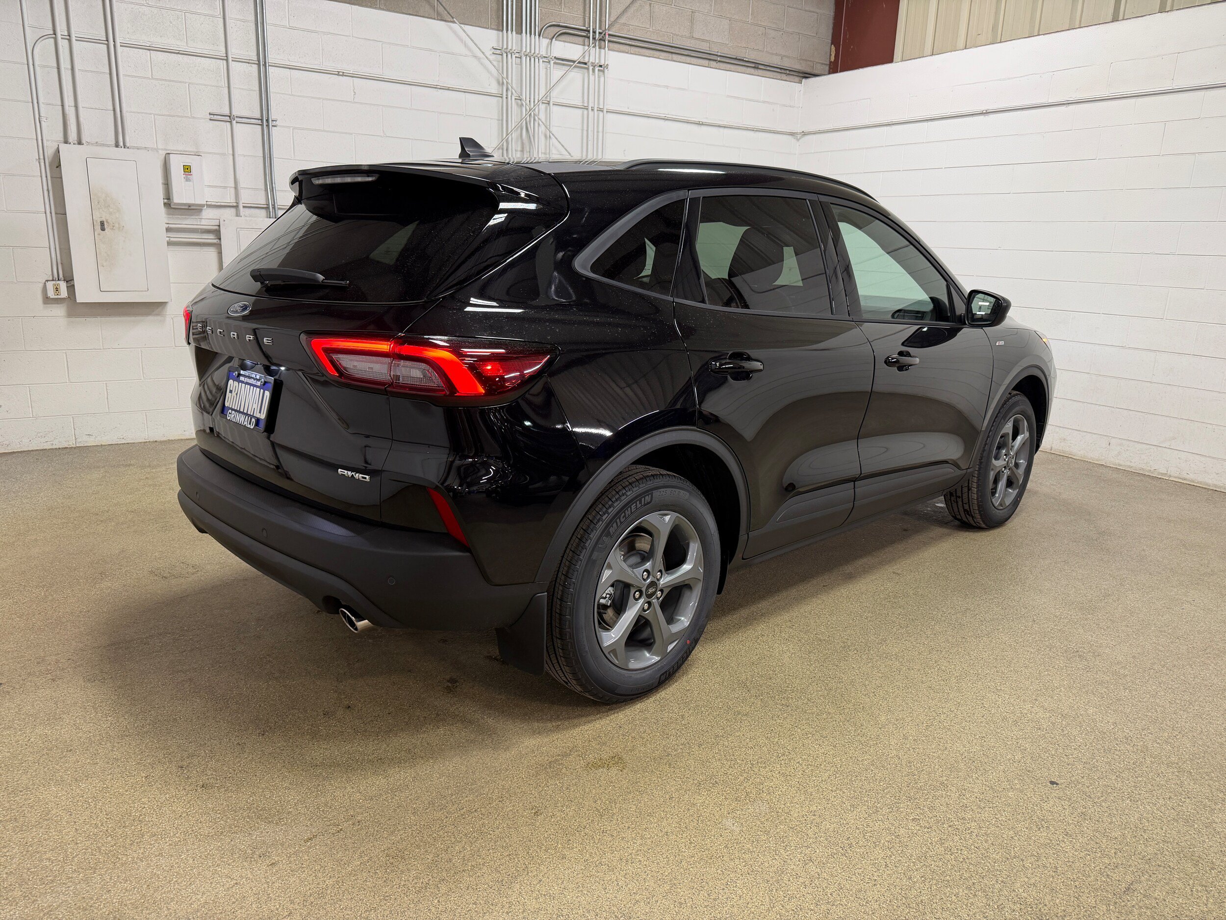 New 2026 Ford Escape ST-Line w/ Tech Pack #1 AWD/4WD image 7