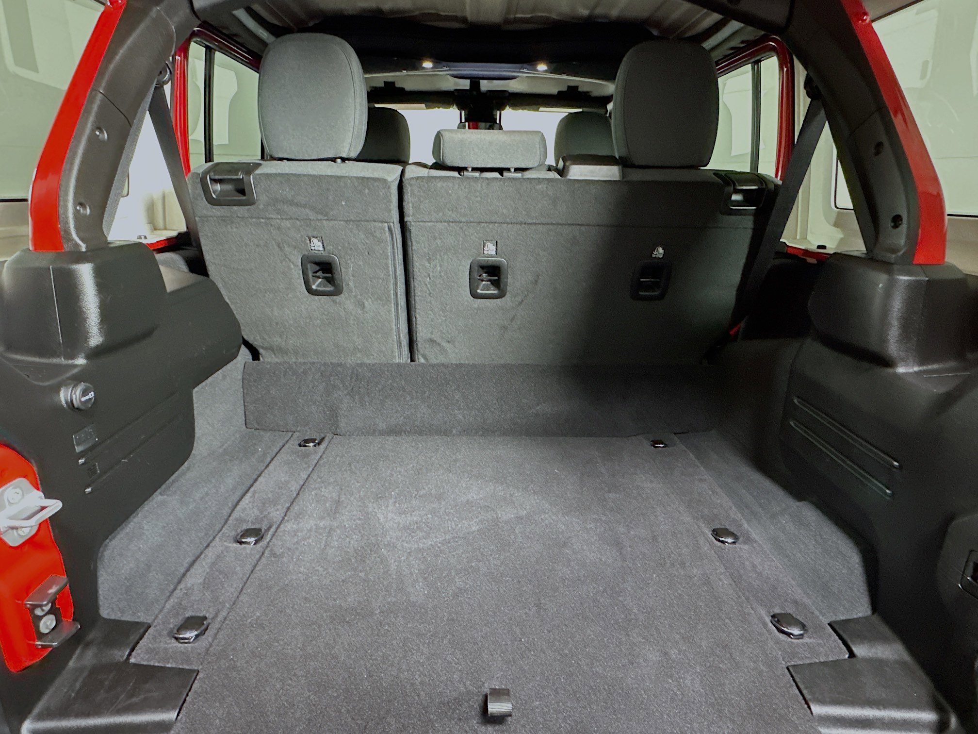 Used 2025 Jeep Wrangler Sahara image 30