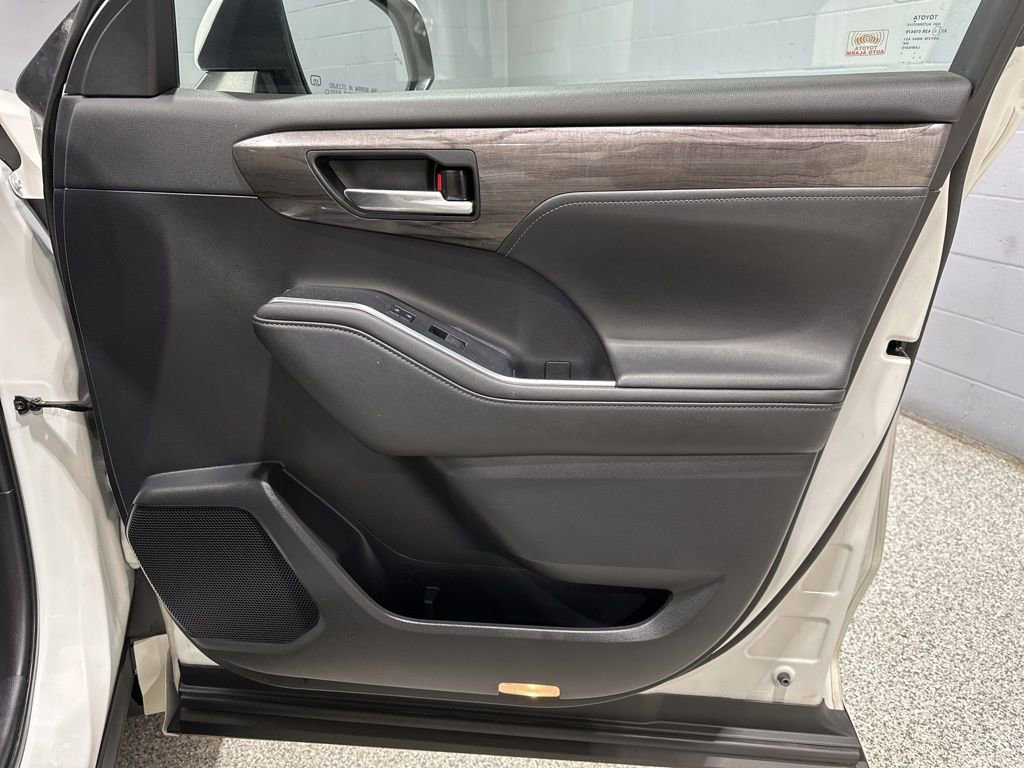 Certified 2020 Toyota Highlander Platinum AWD/4WD image 19