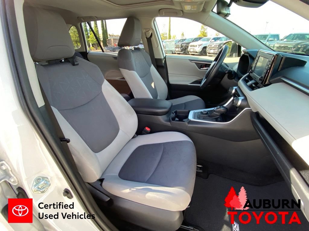 Certified 2021 Toyota RAV4 XLE w/ Convenience Package AWD/4WD image 17