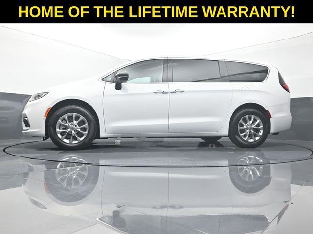 Used 2024 Chrysler Pacifica Touring-L image 54