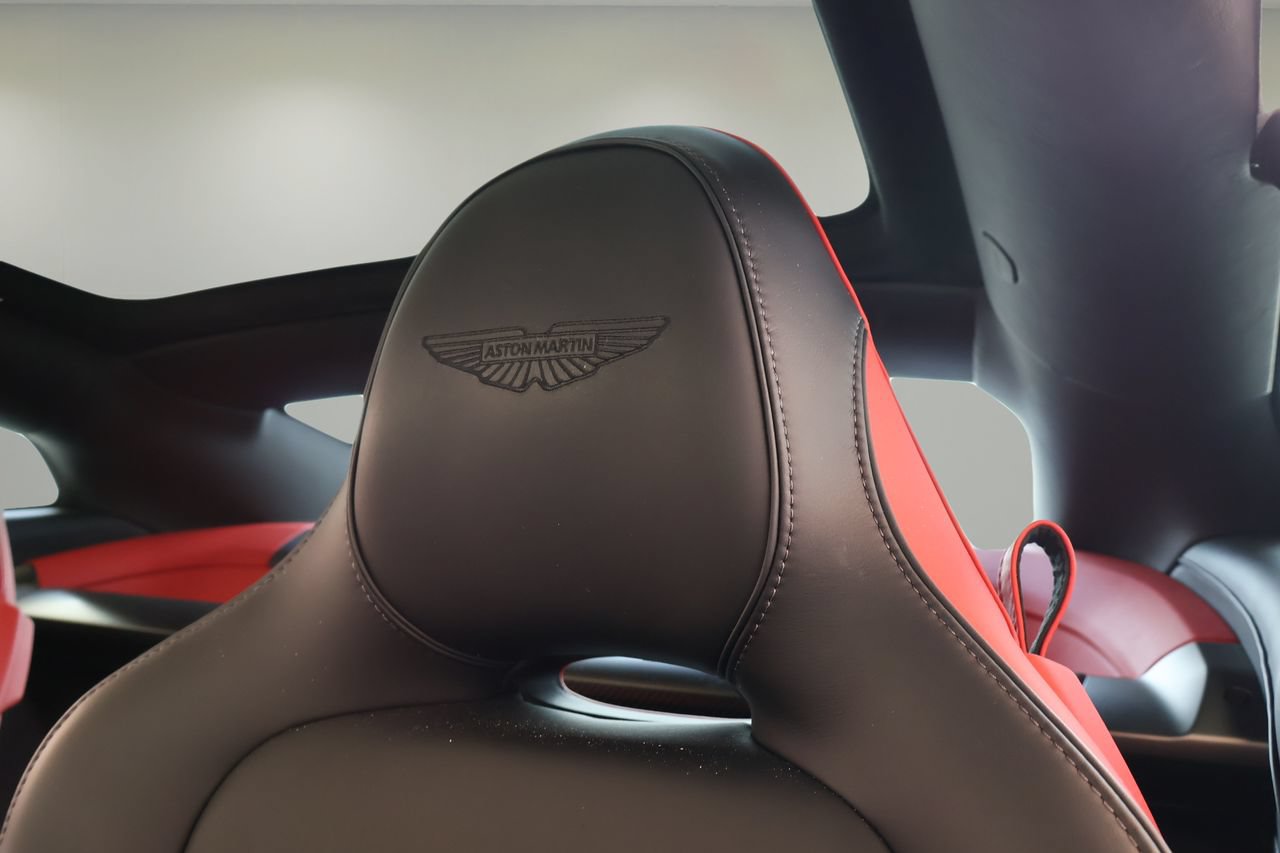 Used 2025 Aston Martin Vanquish RWD image 12