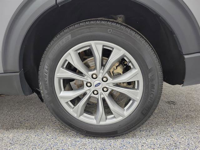 Used 2023 Ford Explorer XLT w/ Equipment Group 202A image 5