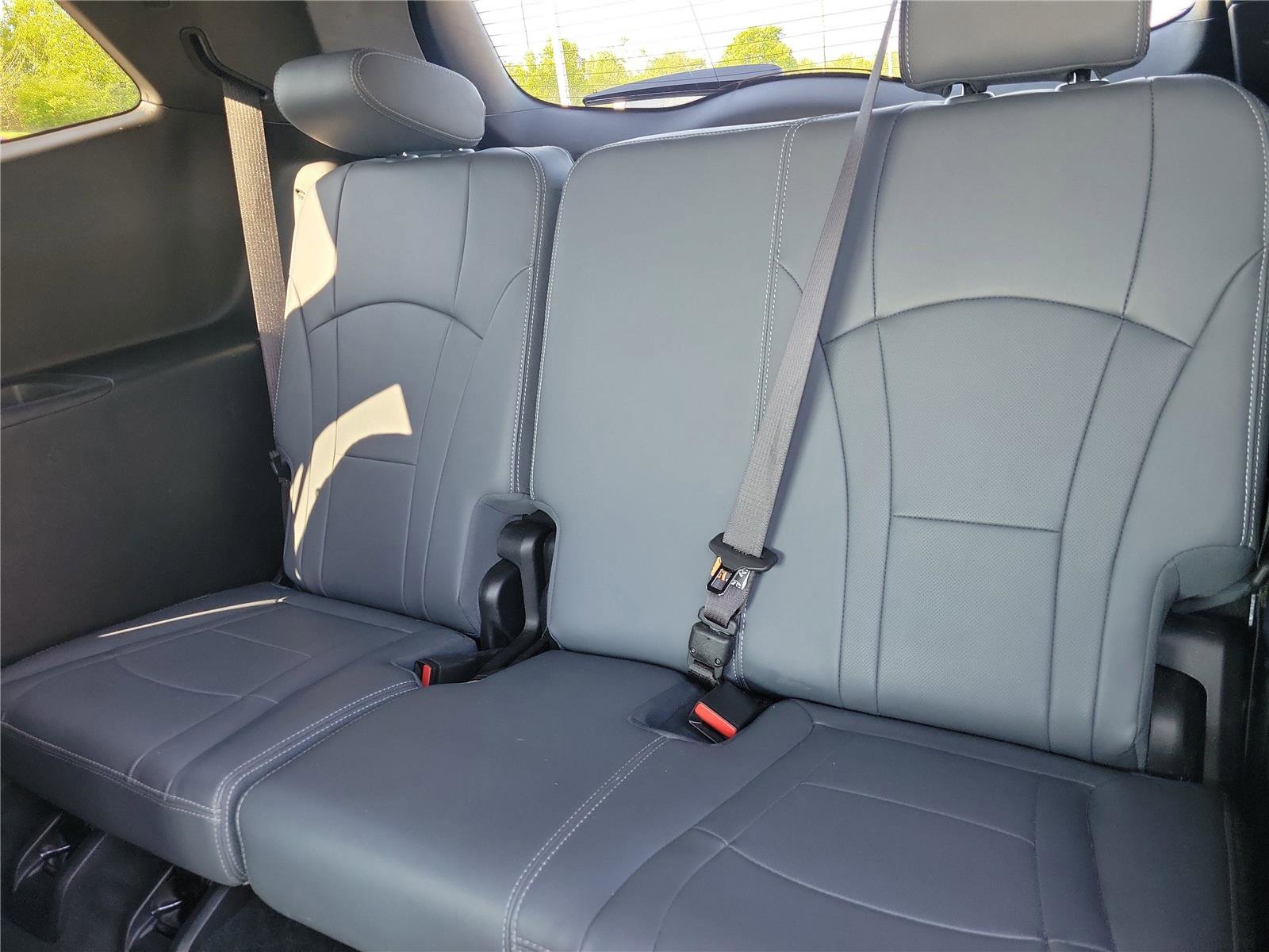 Used 2024 Buick Enclave Essence w/ Sport Touring Edition image 13