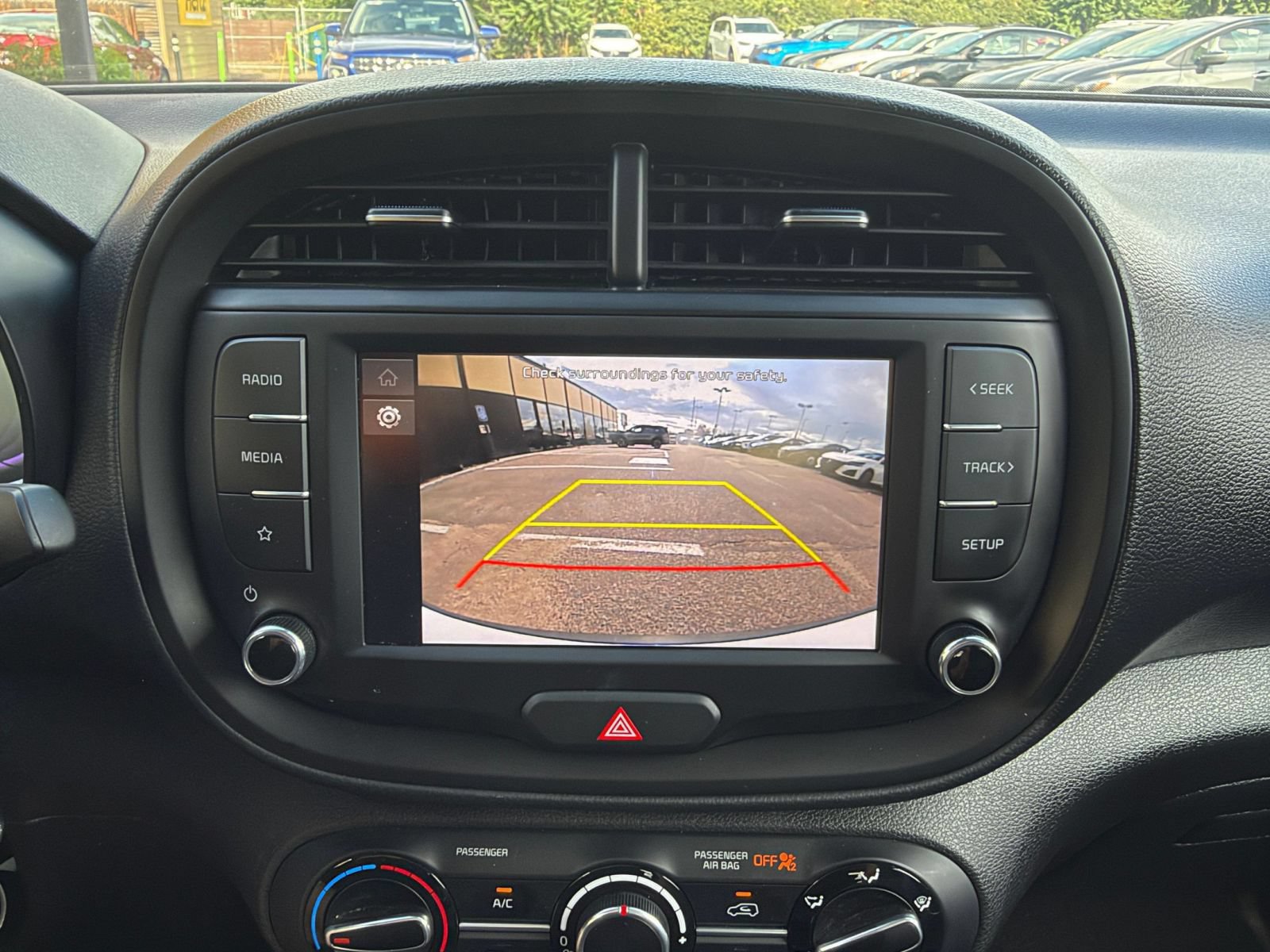 Used 2025 Kia Soul LX w/ LX Technology Package FWD image 21