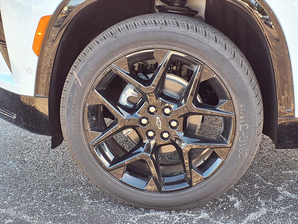New 2026 Chevrolet Traverse RS w/ LPO, Floor Liner Package FWD image 24