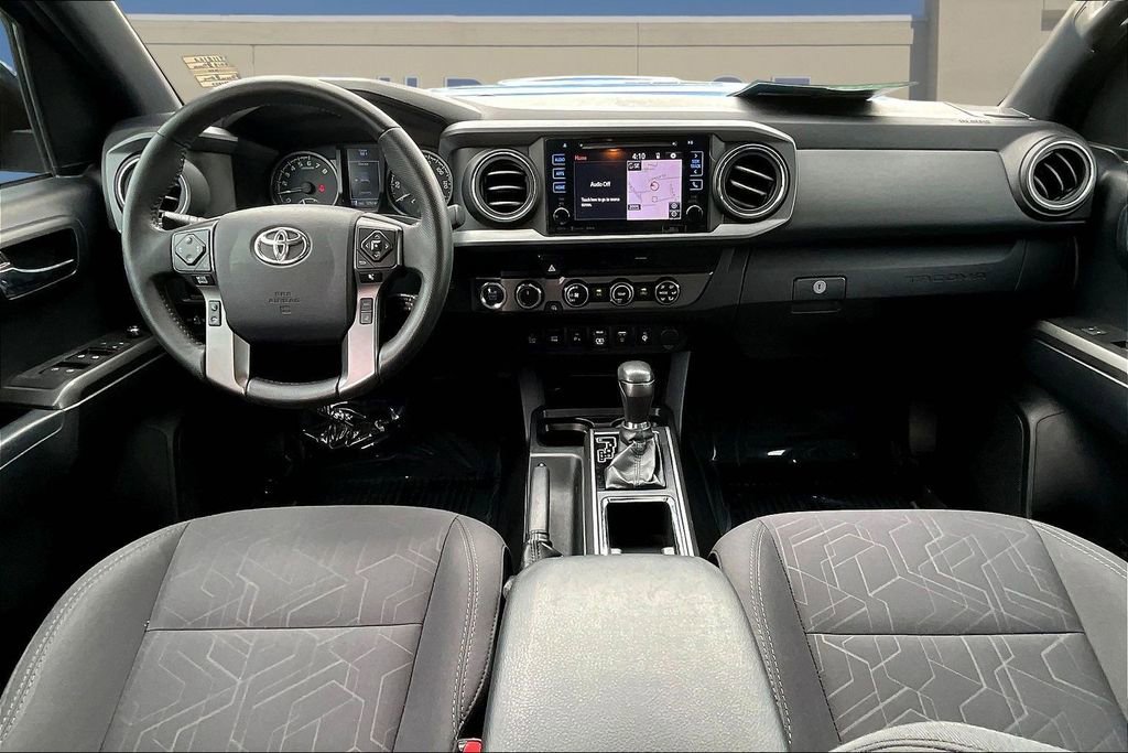 Used 2018 Toyota Tacoma TRD Sport w/ Technology Package image 9