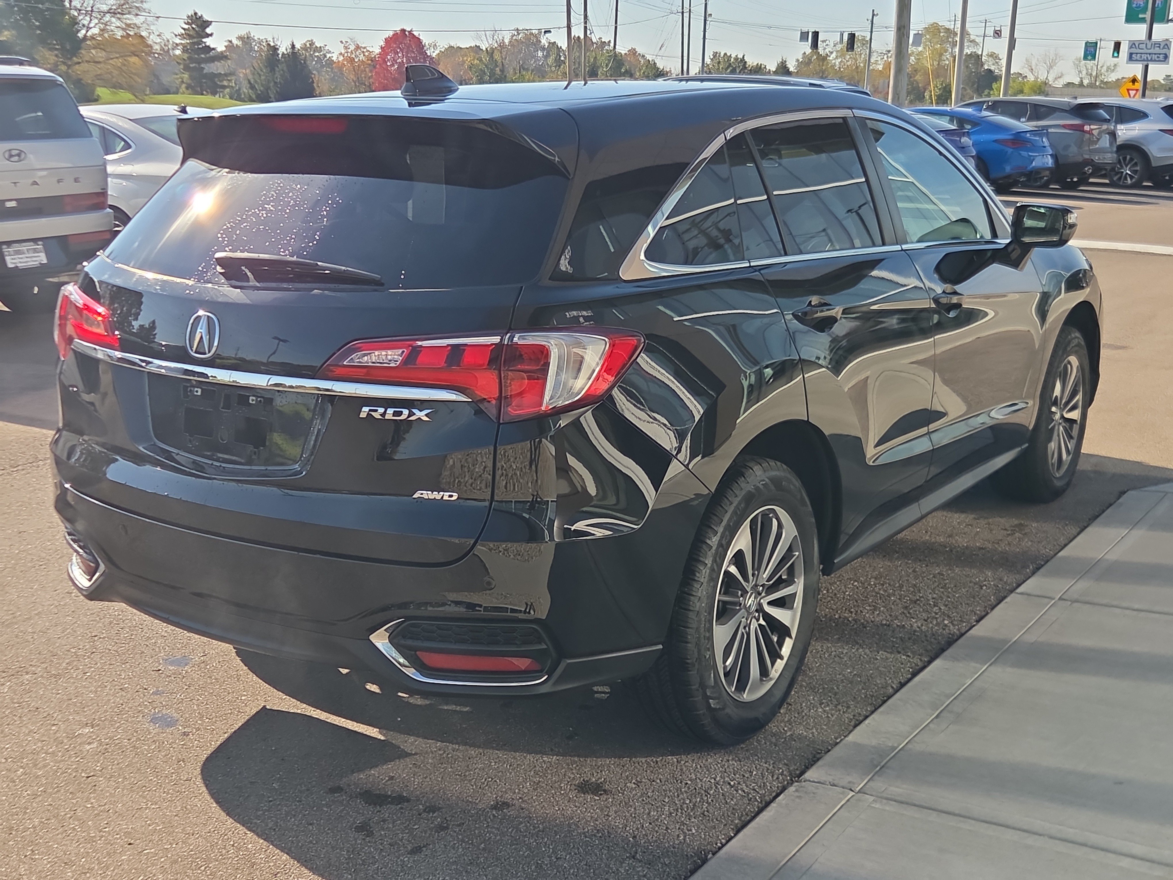 Used 2018 Acura RDX w/ Advance Package AWD/4WD image 6
