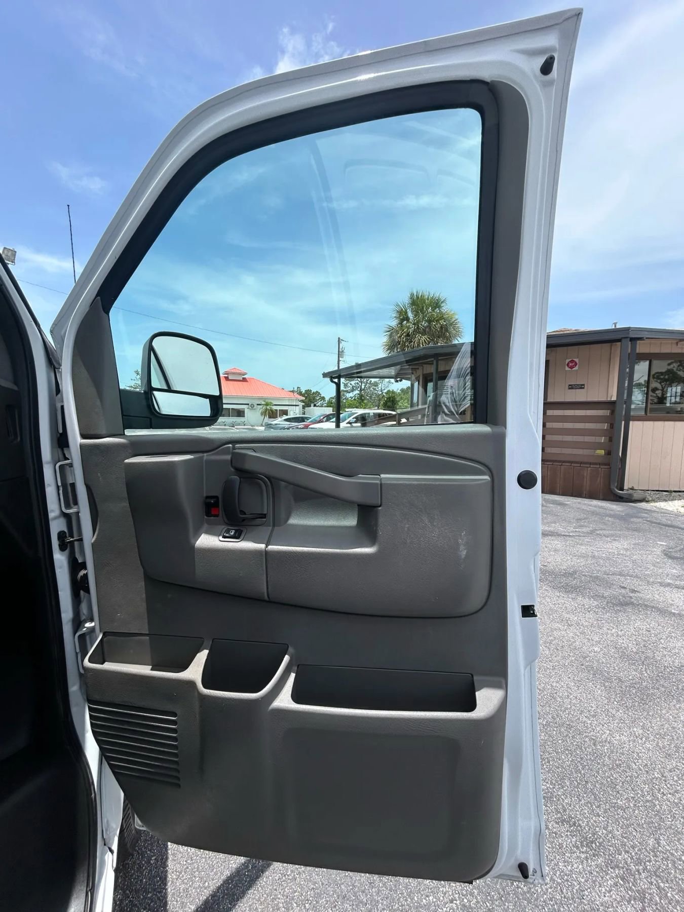 Used 2021 Chevrolet Express 2500 image 18