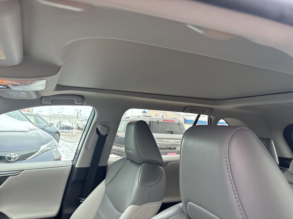 Used 2021 Toyota RAV4 Limited image 14