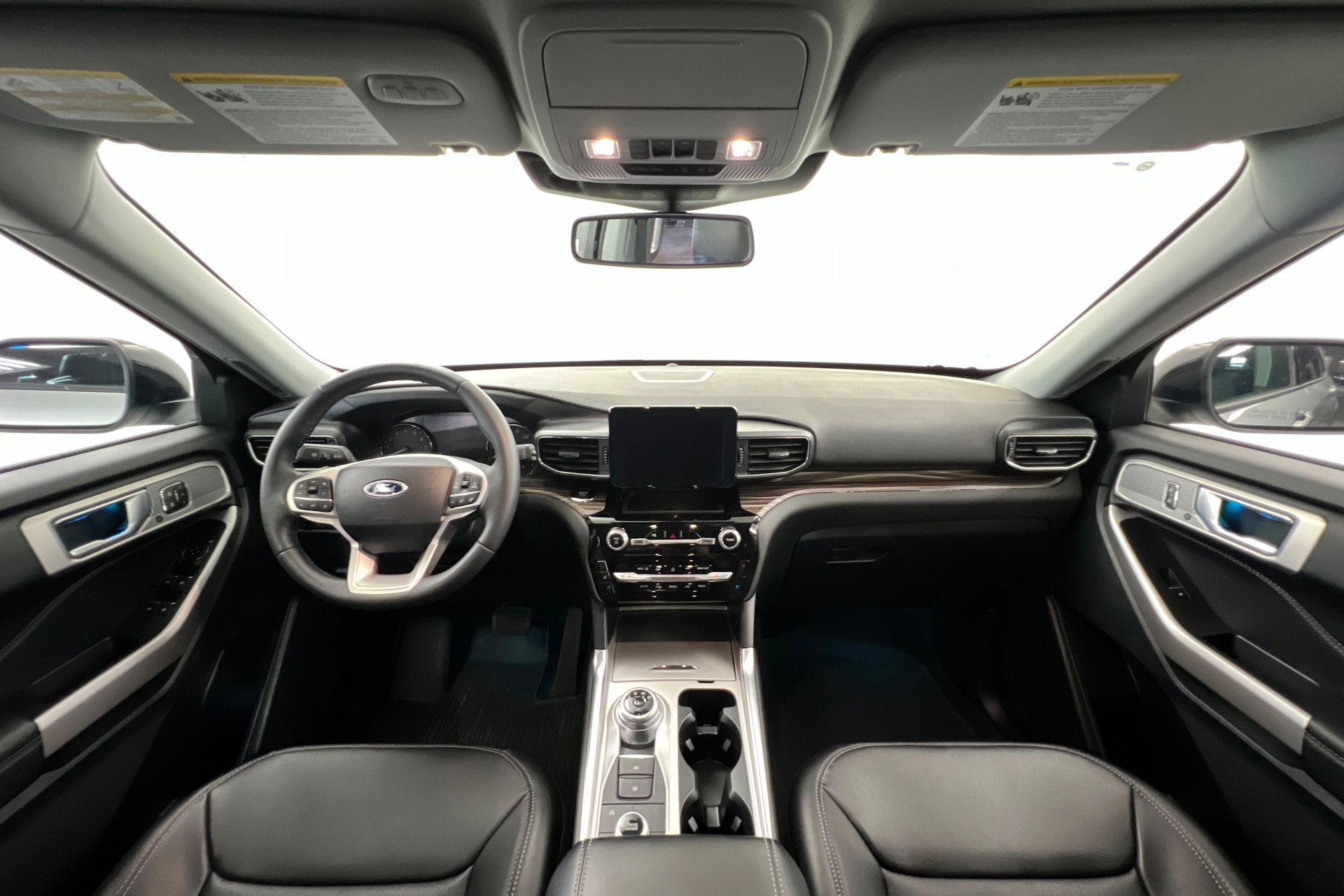 Used 2024 Ford Explorer Limited w/ Equipment Group 301A AWD/4WD image 9