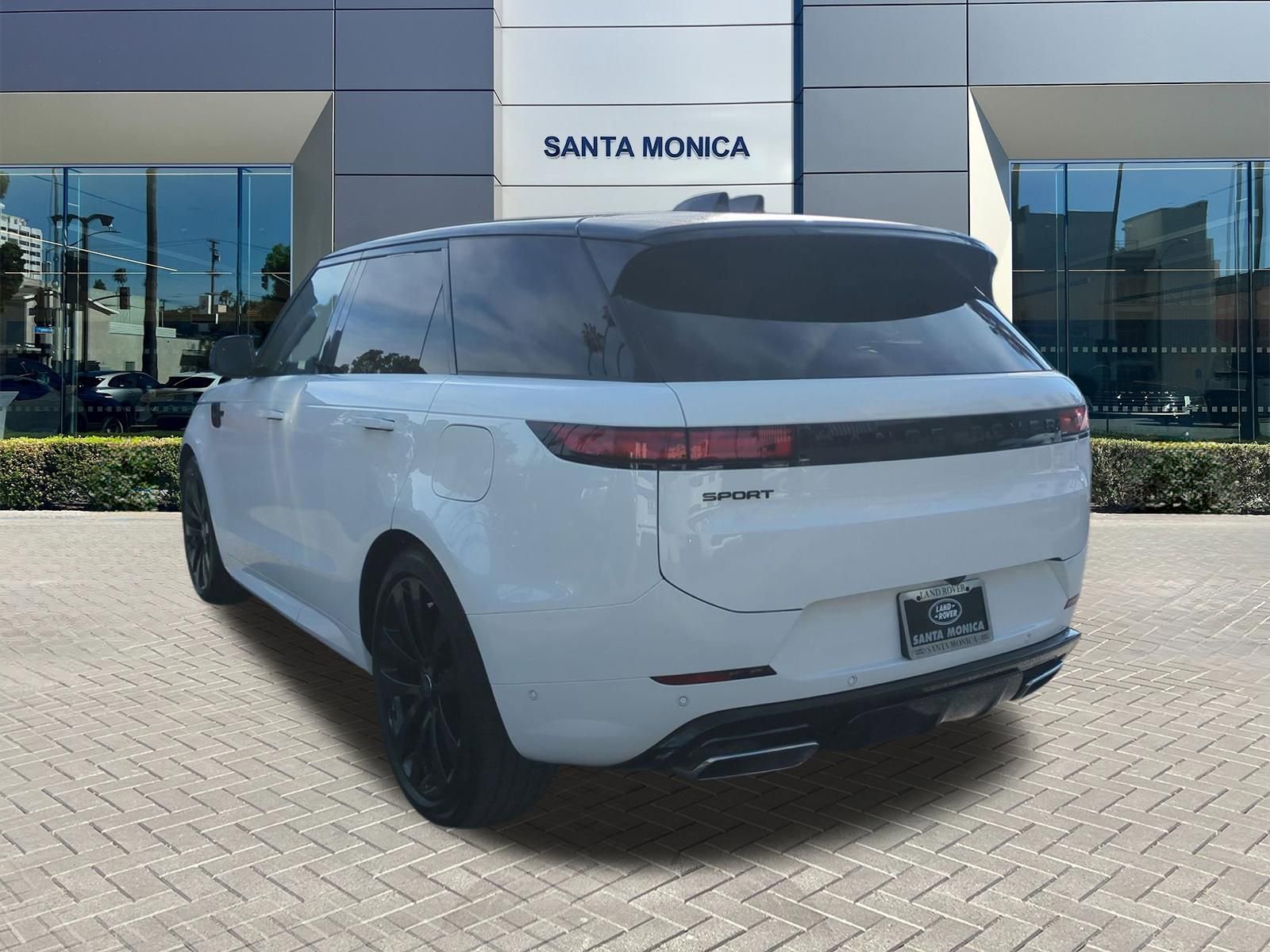 Used 2025 Land Rover Range Rover Sport Dynamic SE image 3