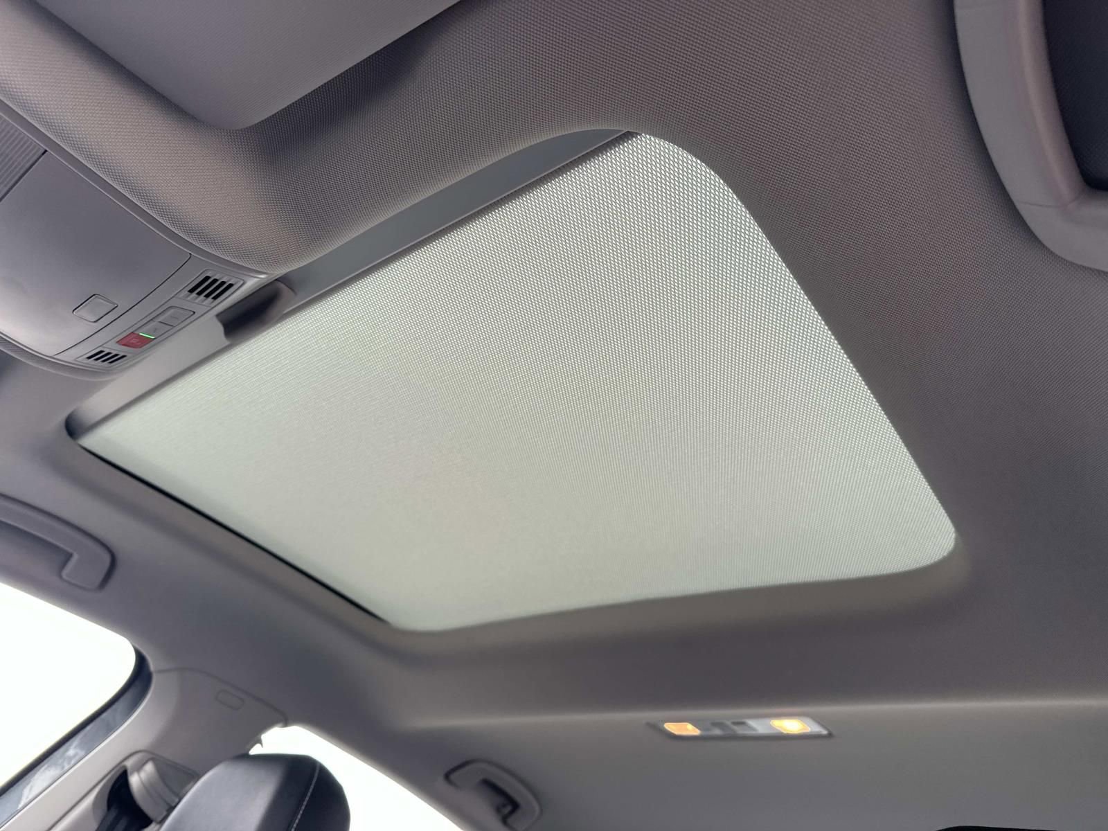 Certified 2024 Volkswagen Jetta SE w/ Panoramic Sunroof Package image 16