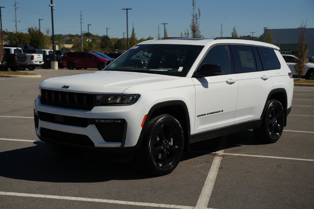 New 2027 Jeep Grand Cherokee L Limited w/ Limited Altitude Package AWD/4WD image 3