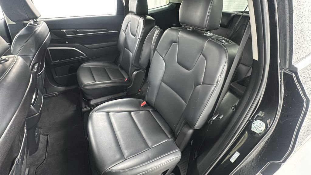 Used 2025 Kia Telluride S image 12
